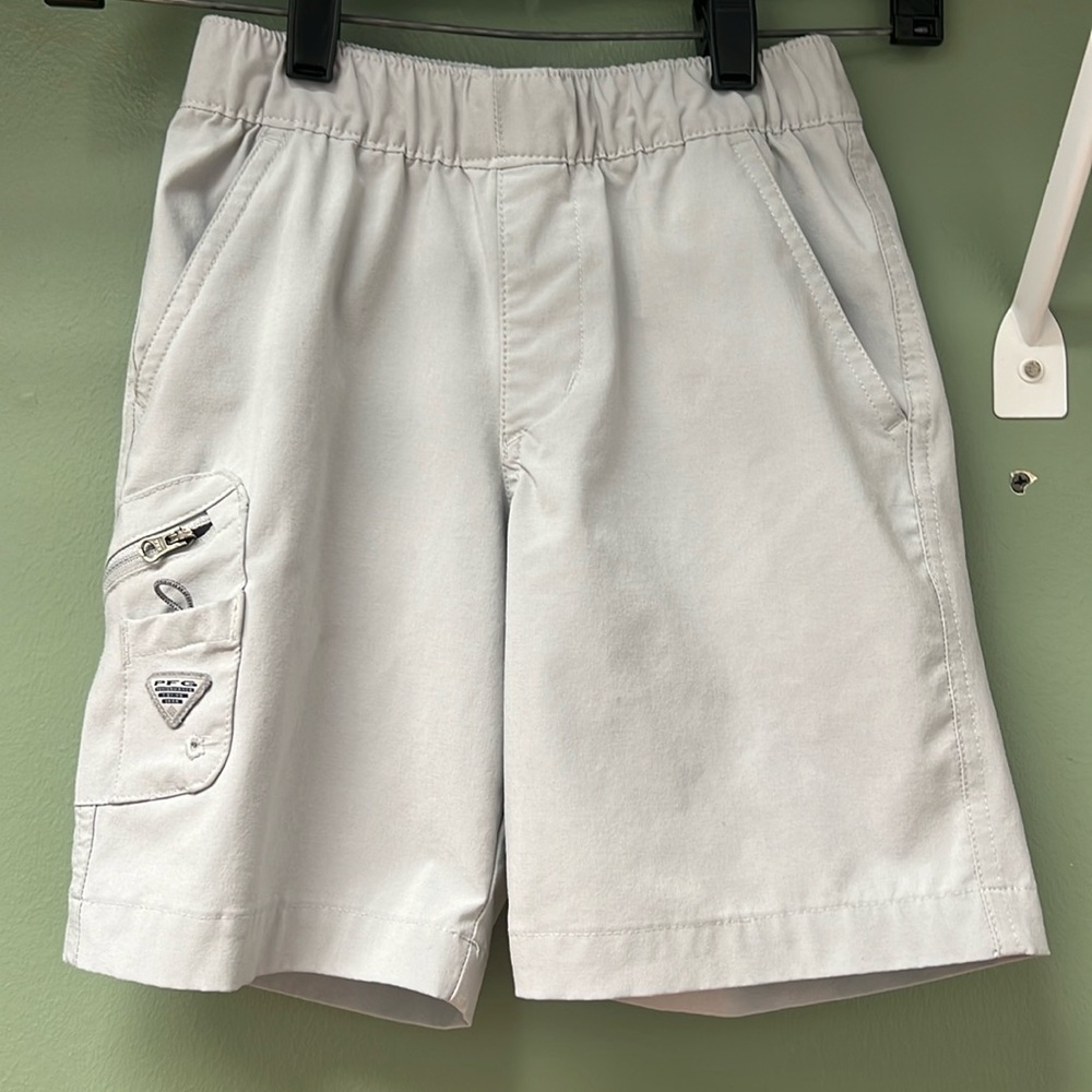 Columbia PFG Omnishade shorts, Boys XS(6/7), EUC, no flaws. Light gray